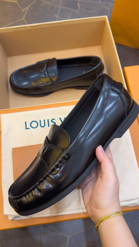 Louis Vuitton Men's Croisette Black Loafers